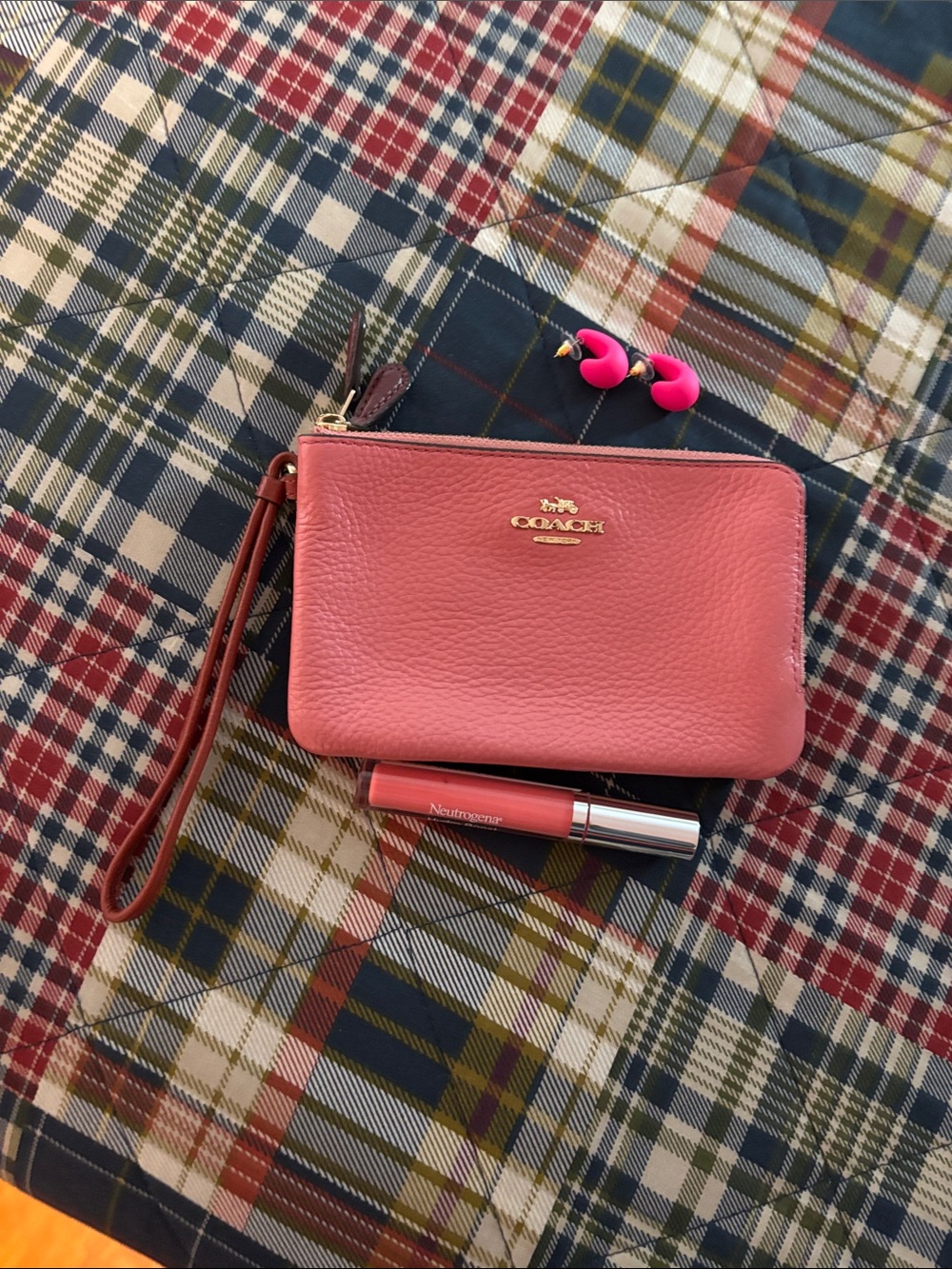 Coach two tone double zip Pebbled Leather Wristlet Card Holder with Gold Logo
